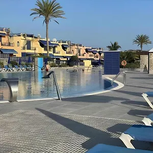 Bonita Con Propio Entrada Y Con Piscina San Bartolomé